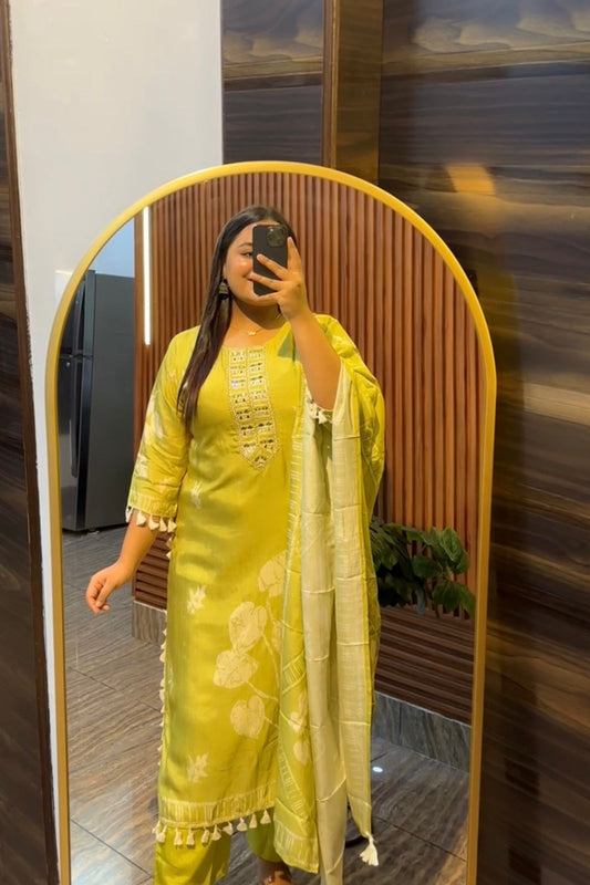 Kesariya Suit Set